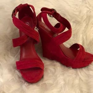 Red suede Open toe wedges